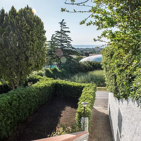 N106 - Numana, Con Giardino *