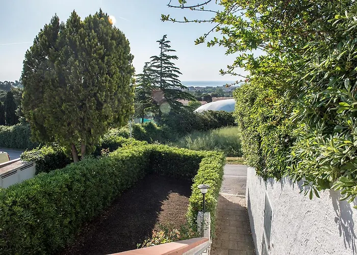 N106 - Numana, Con Giardino *